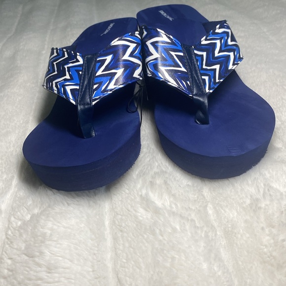 Simon Chang wedge Flip Flops size 10 - Picture 5 of 8